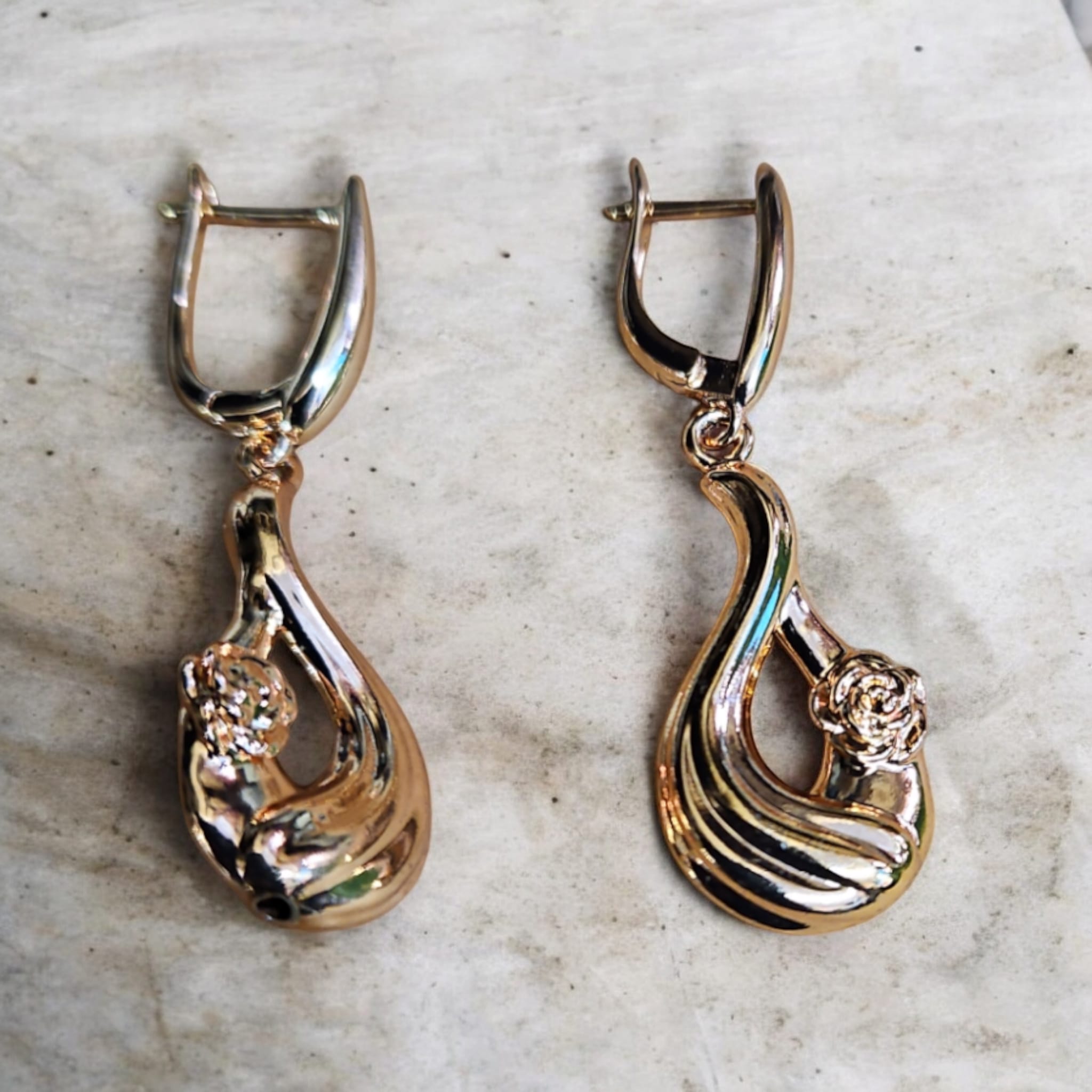 boucles D'Oreilles haute qualité couleur 18 carats.