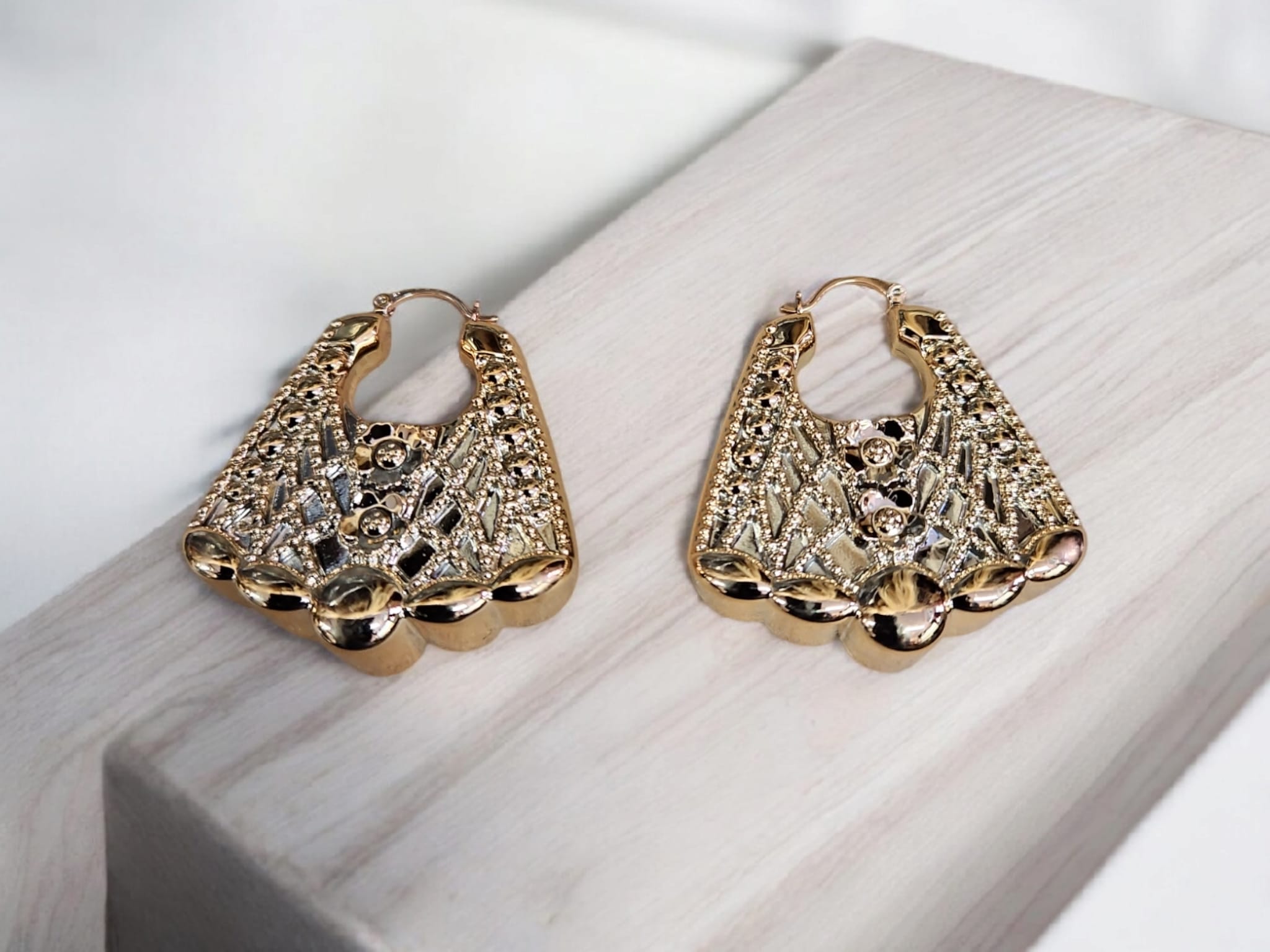 boucles D'Oreilles haute qualité couleur 18 carats.