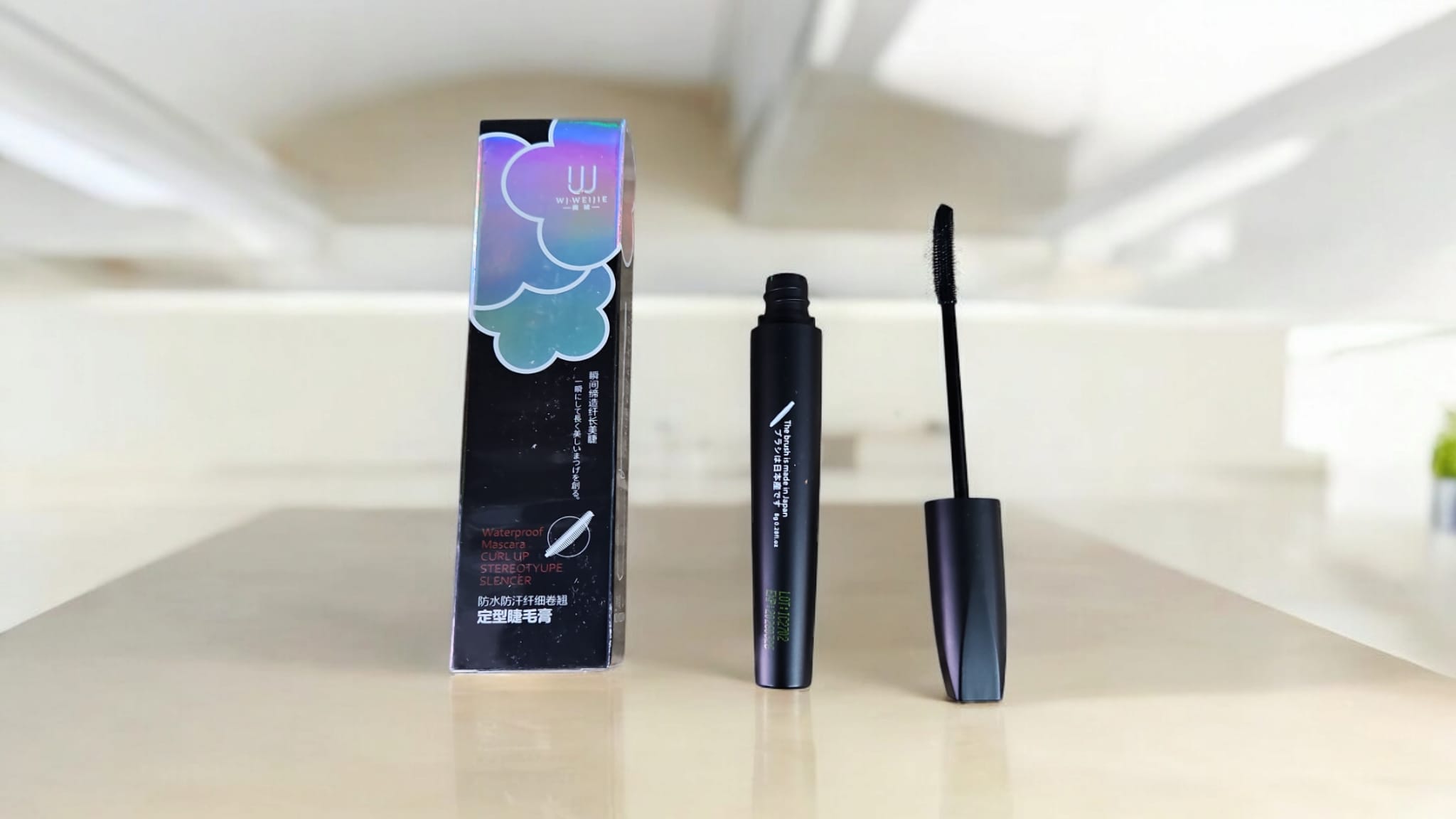 UJ. mascara waterproof CURL UP stéréotype spencer. Noir.