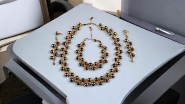 Ensemble de 3 bijoux fantaisie en 3 couluers